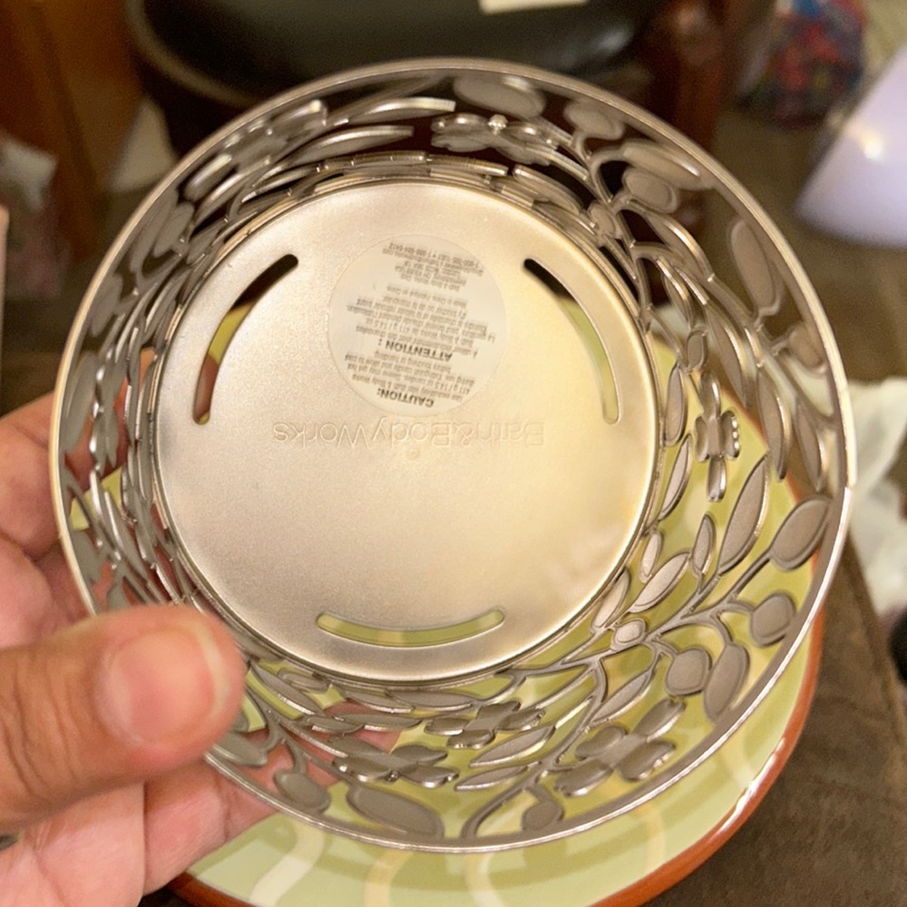 Bath and Body Works DOGWOOD PEDESTAL
3-Wick Candle Holder - Picture 4 of 7